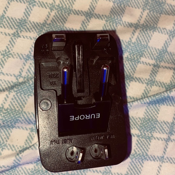 Wisdom W-200VDE 200W Step Up & Step Down Transformer - Picture 6 of 8